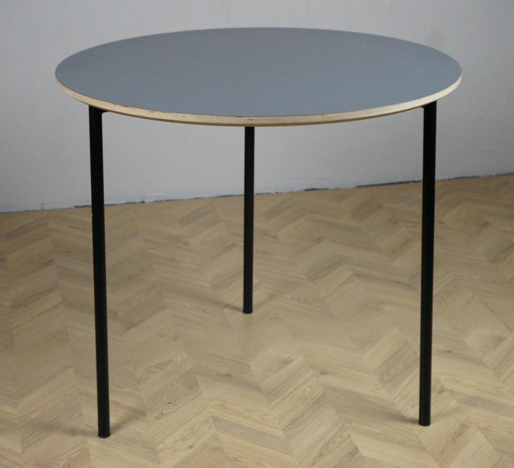 Savir højbord Ø100 cm med grå laminatbordplade og birkekant set forfra